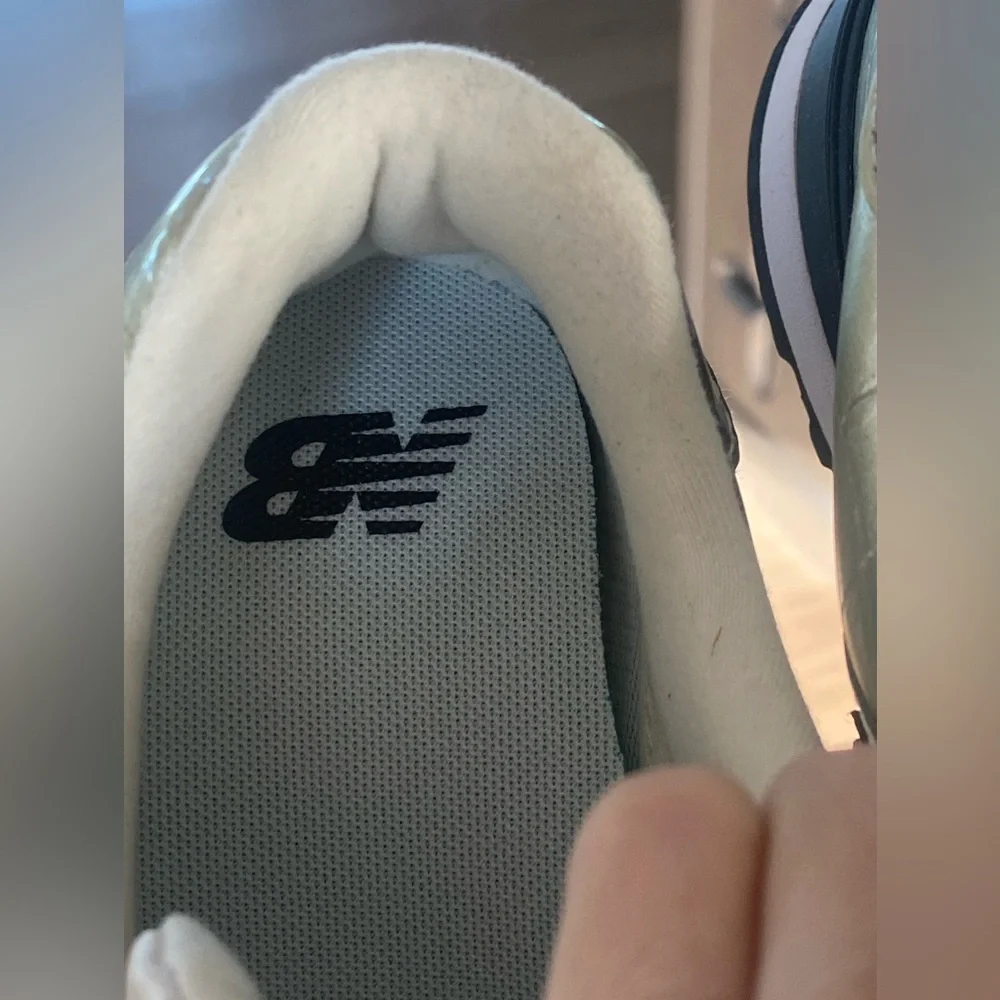 New Balance 574 NWOT, metallic croc embossed, size 6 - Picture 13 of 15